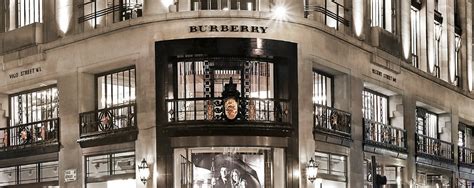 evento burberry milano|Burberry opens a new store in Milan .